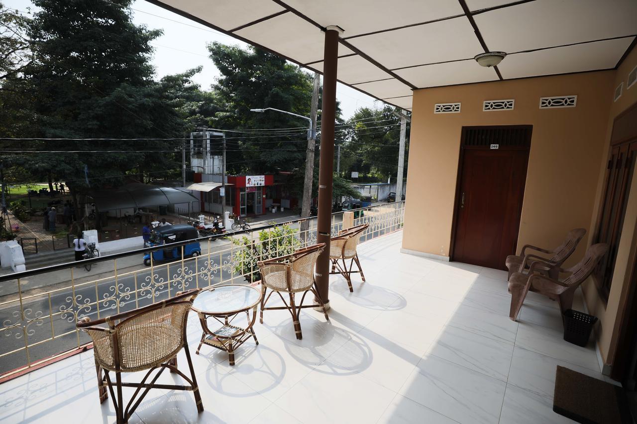 Tony'S Garden House Back Packers Inn 贾夫纳 外观 照片